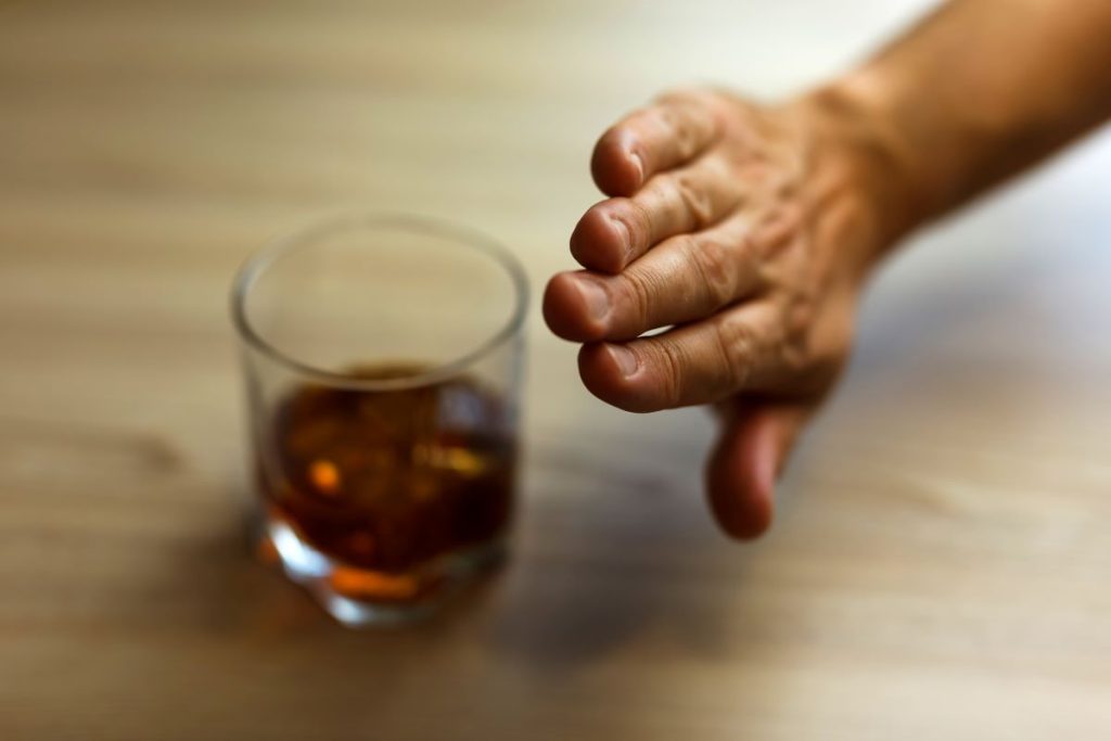 túlzott alkoholfogyasztás tünetei